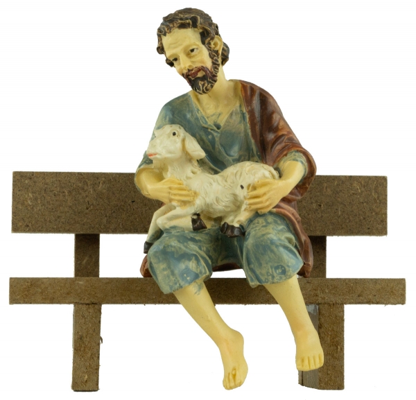 Handbemalte Krippenfigur Schäfer sitzend inkl. Bank, ca. 9 cm, K 919-11