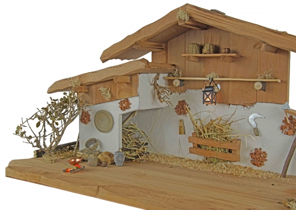 Preview: Bezaubernde Weihnachtskrippe Hartmannshof inkl. 11-tlg. Figurensatz K 604, Maße Krippe: ca. 60 x 24 x 30 cm