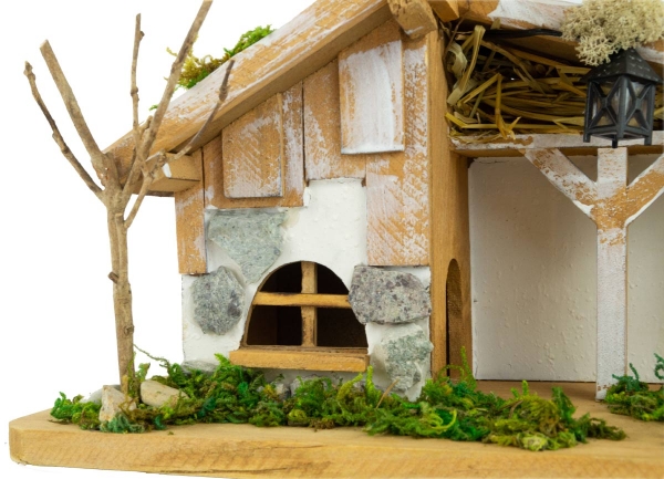 Preview: Festliche Weihnachtskrippe Vorra inkl. 11-tlg. Figurensatz K 111, Maße Krippe: ca. 30 x 11 x 14 cm