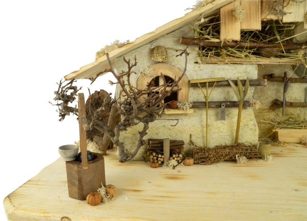 Bezaubernde handgemachte beleuchtbare Weihnachtskrippe Lauf inkl. 16-tlg. handbemaltem Figurensatz.