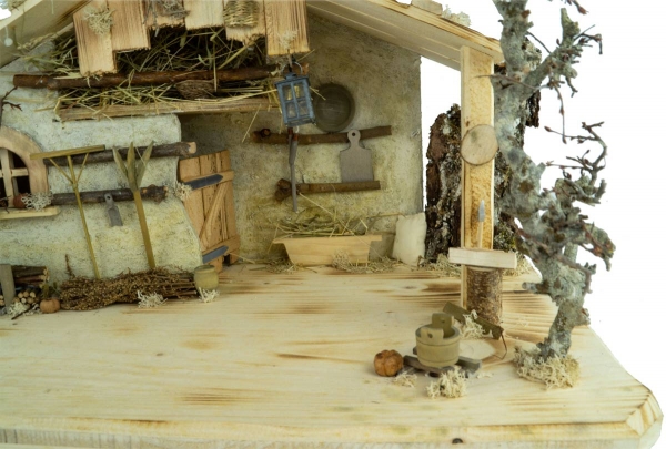 Bezaubernde handgemachte beleuchtbare Weihnachtskrippe Lauf inkl. 16-tlg. handbemaltem Figurensatz.